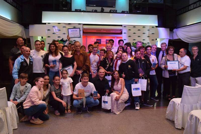 Los del a&ntilde;o pasado. La foto del final del evento del 2018 con sus premiados. Foto: Archivo AD