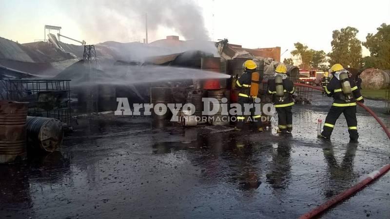 Imagen de Incendio en f&aacute;brica de tratamiento de desechos qu&iacute;micos