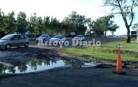 A la salida. La cantidad de veh&iacute;culos de gente que asisti&oacute; a Mikha practicamente super&oacute; la capacidad del estacionamiento.