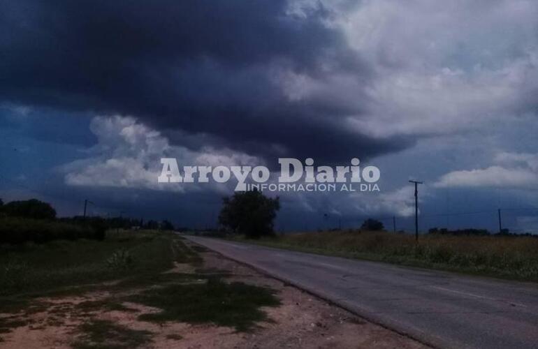 Cielo amenazante. Así se podía observar el cielo antes del primer chaparrón de este miércoles.