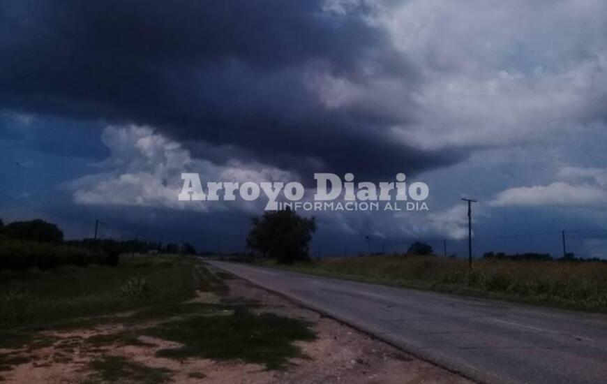 Cielo amenazante. As&iacute; se pod&iacute;a observar el cielo antes del primer chaparr&oacute;n de este mi&eacute;rcoles.