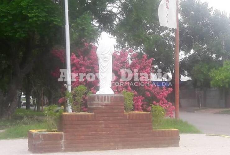 Imagen de Barrio Güemes: La imagen de la virgen volvió a su lugar