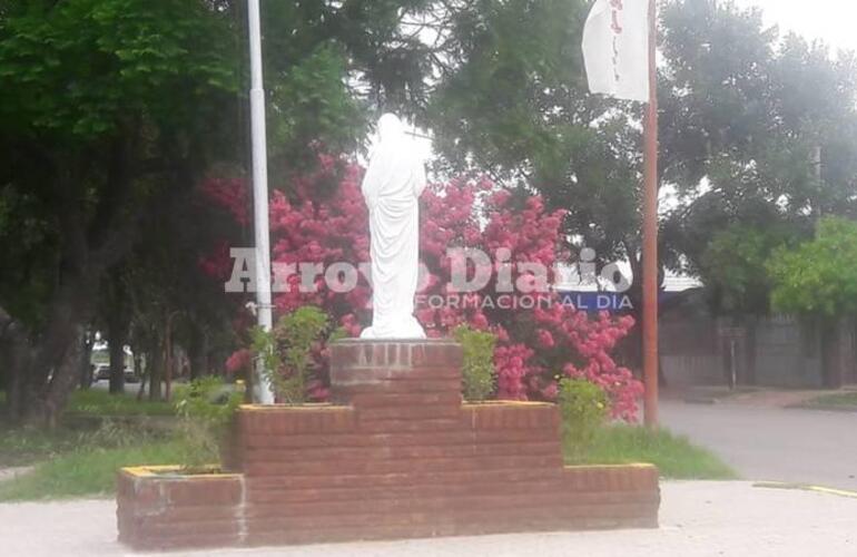 Imagen de Barrio Güemes: La imagen de la virgen volvió a su lugar