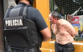 En Rosario. El ladrón recibió una verdadera paliza. Fue esta mañana en pleno microcentro. Foto: La Capital / Sebastián S. Meccia.