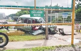 As&iacute; les qued&oacute; el auto tras el robo que sufrieron esta ma&ntilde;ana.