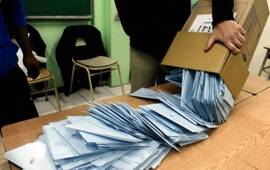 La Casa Rosada quiere despejar cuestionamientos sobre el manejo de la carga de datos y el horario en que se conocer&aacute;n los resultados.