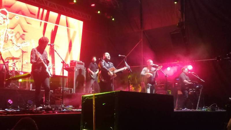 Los Huayra en el escenario. El grupo salte&ntilde;o dej&oacute; todo ante su p&uacute;blico.
