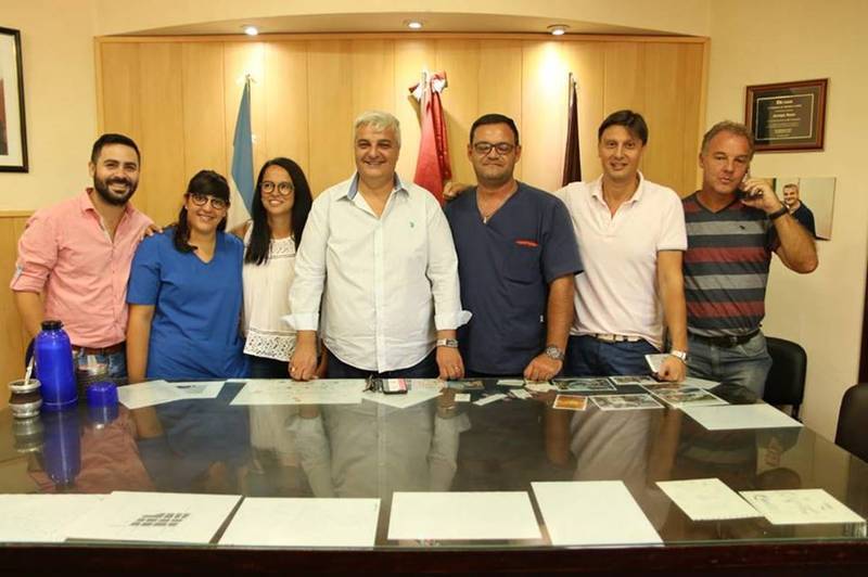 Imagen de Nacimiento en el Hospital: Esper recibi&oacute; a los profesionales que asistieron el parto