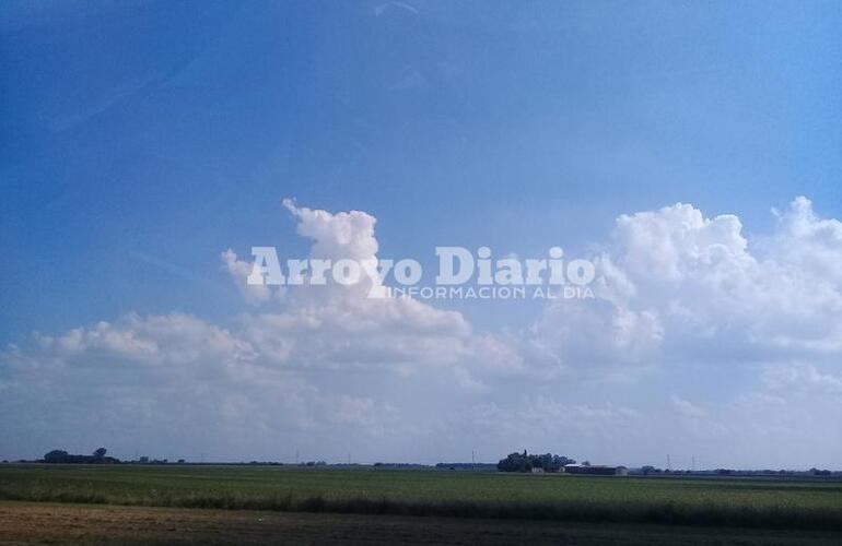 Celeste y limpio. A pesar del alerta, el cielo se mantenía espléndido