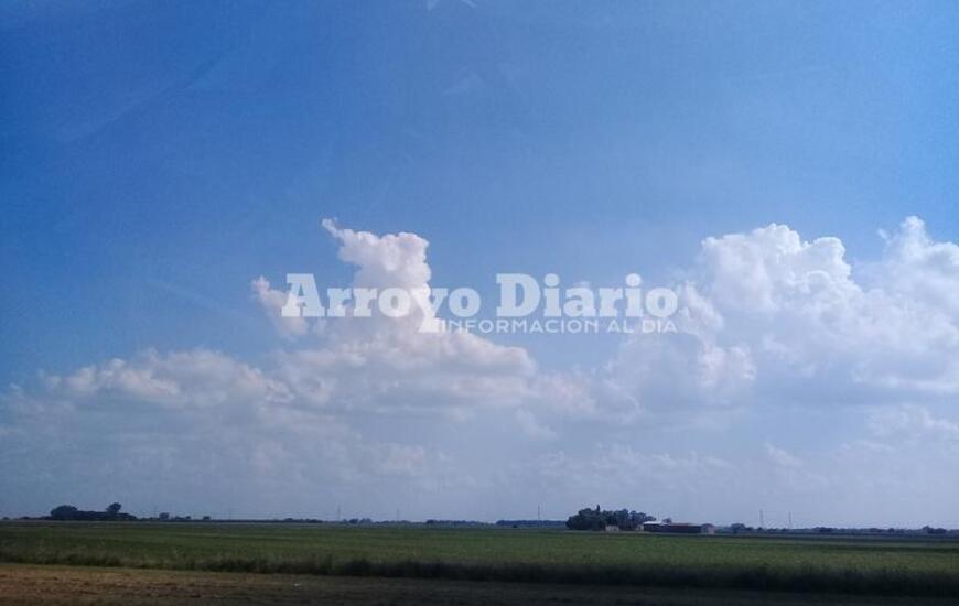 Celeste y limpio. A pesar del alerta, el cielo se mantenía espléndido