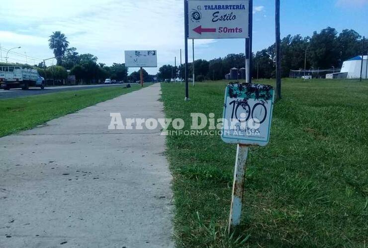 El panal de encuentra en uno de los carteles del circuito.