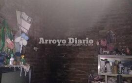 El incendio caus&oacute; da&ntilde;os en el sector de la cocina de la vivienda.