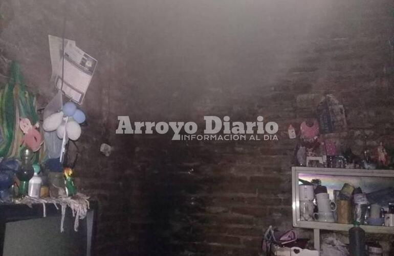 El incendio causó daños en el sector de la cocina de la vivienda.