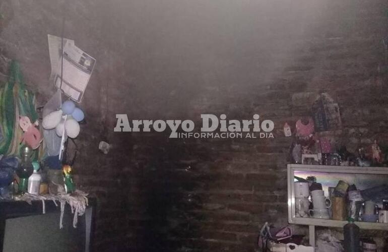 El incendio caus&oacute; da&ntilde;os en el sector de la cocina de la vivienda.