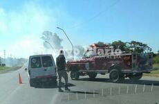 Imagen de #Ahora: Bomberos en incendio en el ingreso norte por Ruta 21