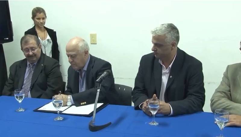 Mayo de 2017, comenzaba el sue&ntilde;o para los vecinos. Imagen apertura de sobres de la licitaci&oacute;n para ejecutar obras de infraestructura en barrio G&uuml;emes