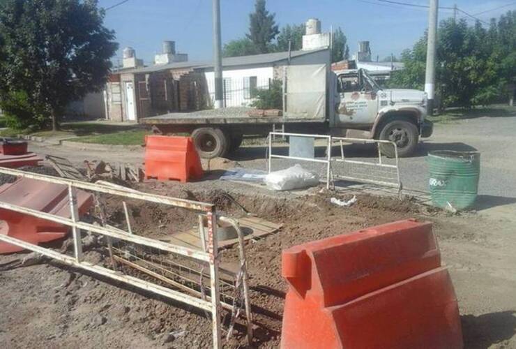 Imagen de Encofrado y cámara de inspección para la conexión de cloacas en el Barrio Zanchetta