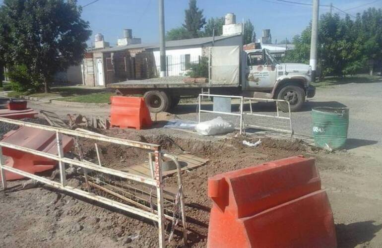 Imagen de Encofrado y cámara de inspección para la conexión de cloacas en el Barrio Zanchetta