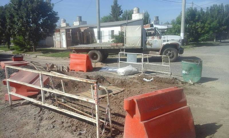 Imagen de Encofrado y c&aacute;mara de inspecci&oacute;n para la conexi&oacute;n de cloacas en el Barrio Zanchetta