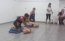 Imagen de Capacitaci&oacute;n en RCP y Uso de DEA destinada a docentes de la Escuela Especial