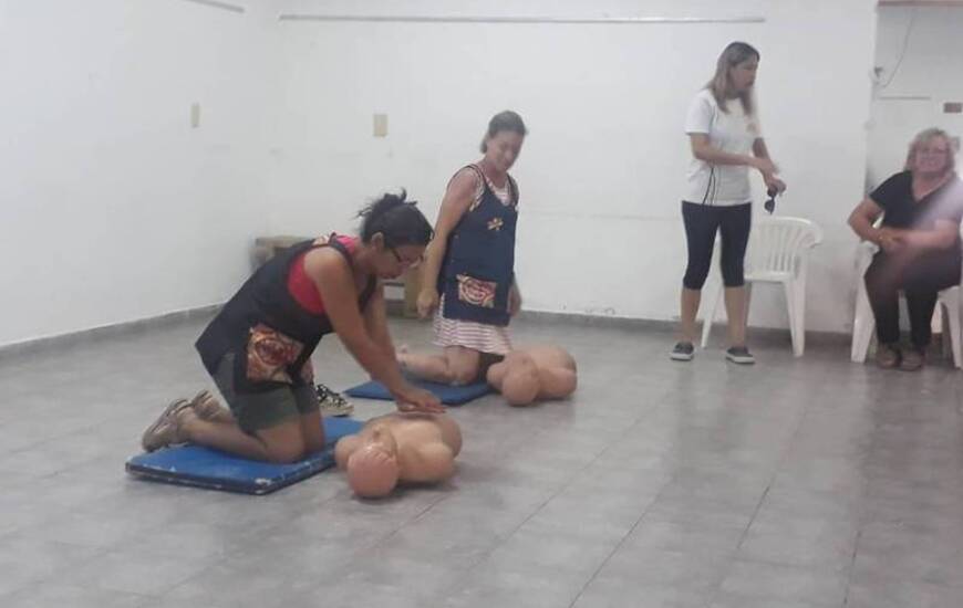 Imagen de Capacitaci&oacute;n en RCP y Uso de DEA destinada a docentes de la Escuela Especial
