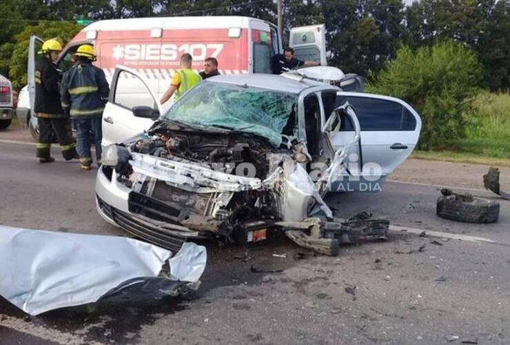 Así quedó el coche tras el brutal impacto.