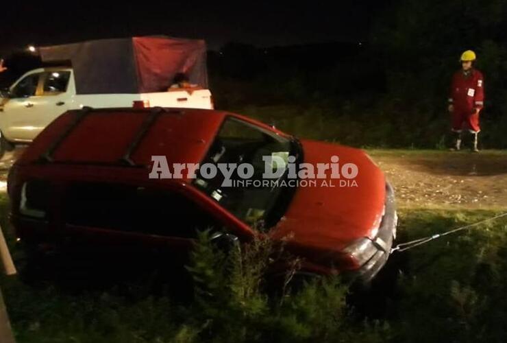 Imagen de Bomberos asistió a una familia que sufrió un accidente