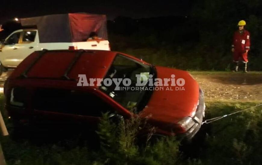 Imagen de Bomberos asisti&oacute; a una familia que sufri&oacute; un accidente