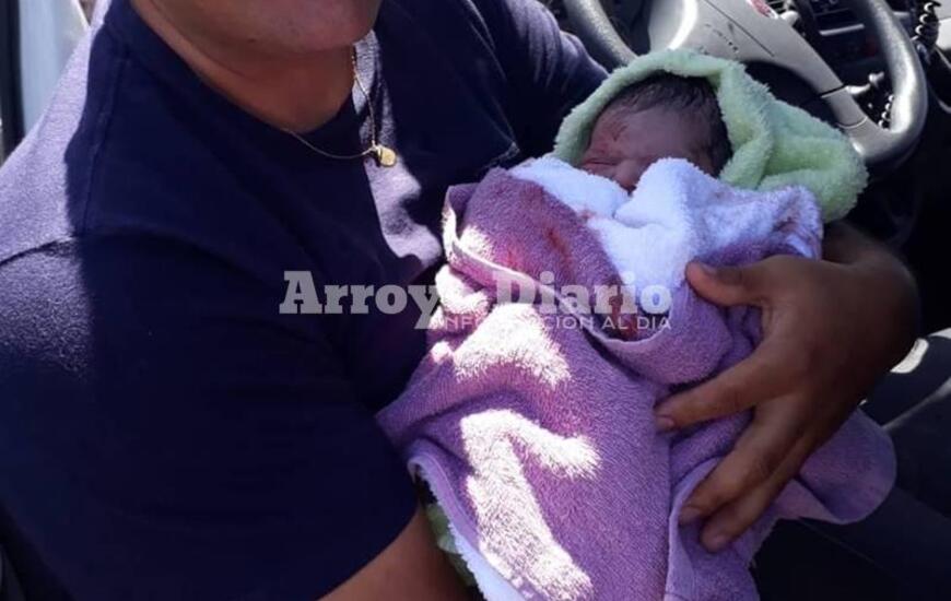 Primera foto. La beba naci&oacute; en la autopista, se encontraba bien al igual que su mam&aacute;