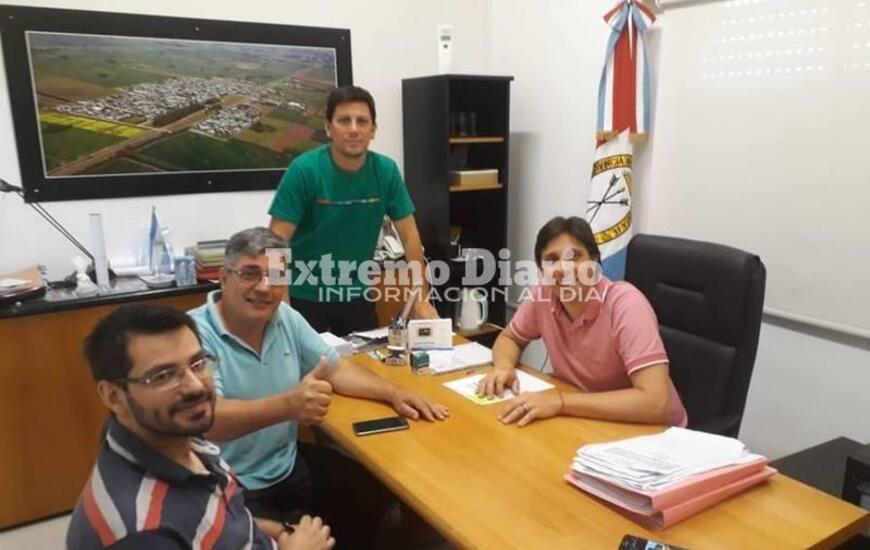 Stangoni junto a ingenieros recorrieron la ruta provincial dentro del pueblo.