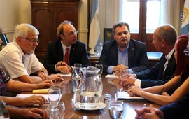 Los ministros Saglione y Farías y los gremialistas vuelven a discutir sueldos.