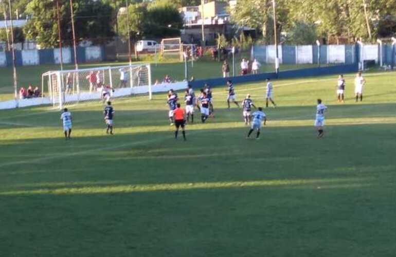 Triunfazo en La Baja. El "Verde" ganó con un golazo de tiro libre.