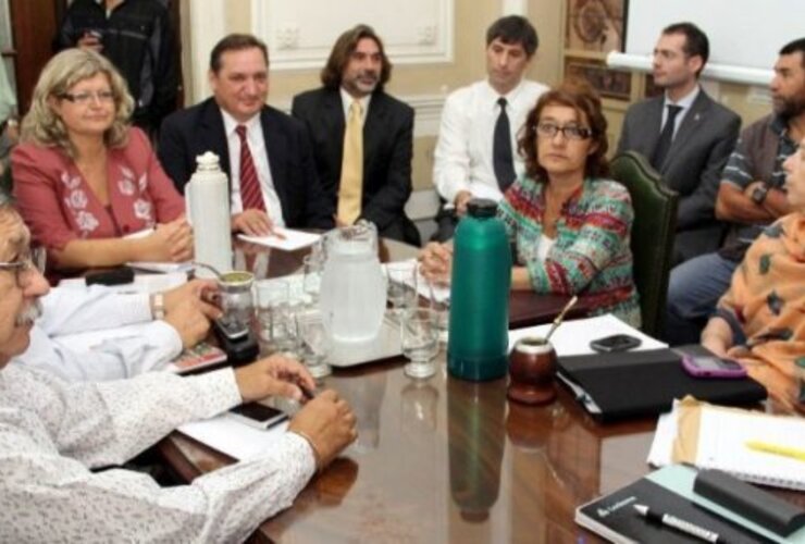 Una nueva reunión paritaria se desarrolló hoy en Santa Fe, pero no hubo acuerdo y el paro de mañana está ratificado. Foto Archivo La Capital