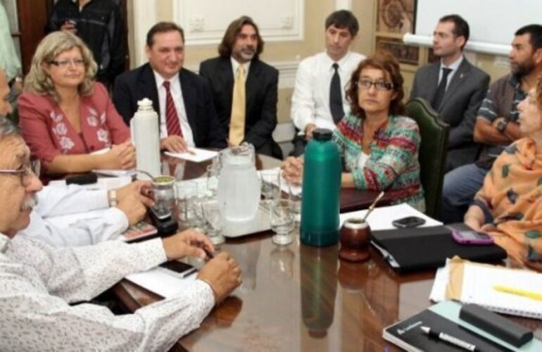 Una nueva reunión paritaria se desarrolló hoy en Santa Fe, pero no hubo acuerdo y el paro de mañana está ratificado. Foto Archivo La Capital