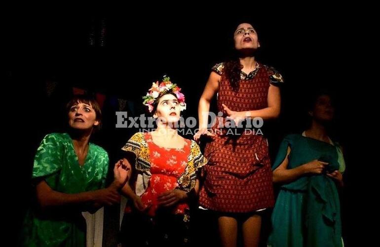 Imagen de Teatro en el Polideportivo de la Comuna de Fighiera