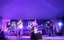 Santos de Nadie pis&oacute; fuerte sobre el escenario del Anfiteatro de Arroyo Seco. Fotos: Municipalidad