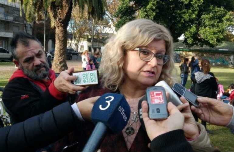 La ministra de Educación habló con la prensa desde el Parque Yrigoyen. Foto: Marcelo Bustamante / La Capital