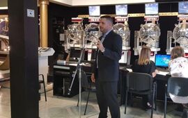 El subsecretario de Planificaci&oacute;n Publicitaria, Andr&eacute;s Bartolini, realiz&oacute; el sorteo.