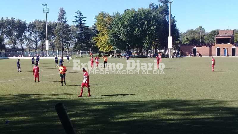 Imagen de El &acute;Lobo&acute; gole&oacute; a Juventud Unida y se trep&oacute; a la punta