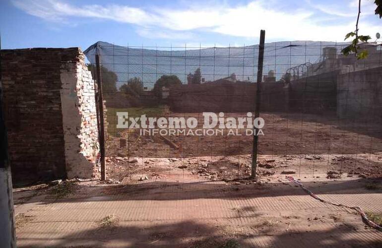 Imagen de Tumbaron el tapial y limpiaron el predio