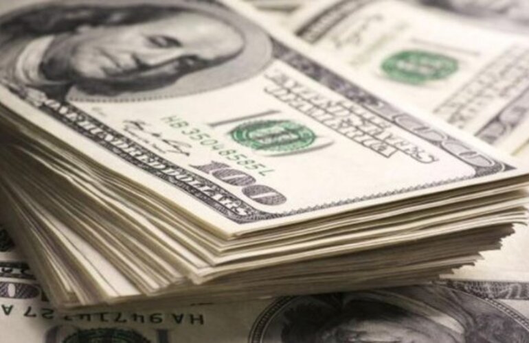 Imagen de El d&oacute;lar no para y arranc&oacute; el mi&eacute;rcoles en 44,30 pesos