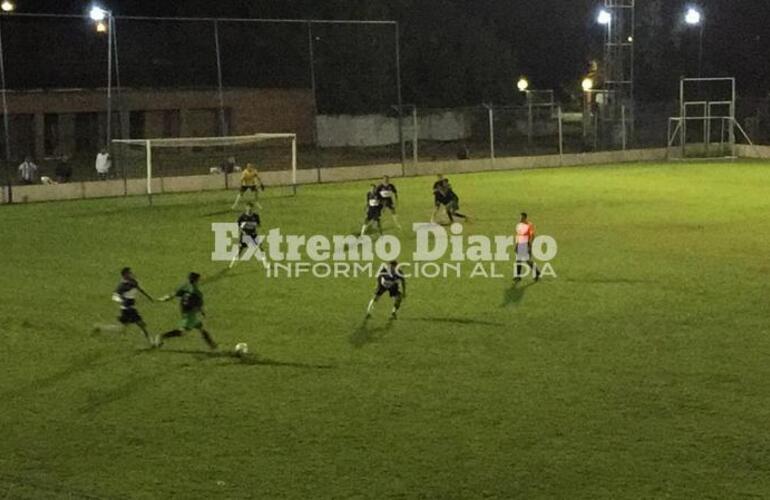 Marea "Verde". Con un Carlos Landriel implacable, Atlético Empalme le sacó el invicto al "Lobo"