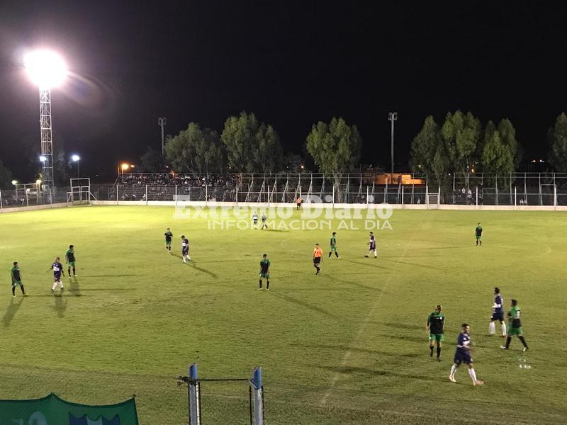 Marea "Verde". Con un Carlos Landriel implacable, Atlético Empalme le sacó el invicto al "Lobo"
