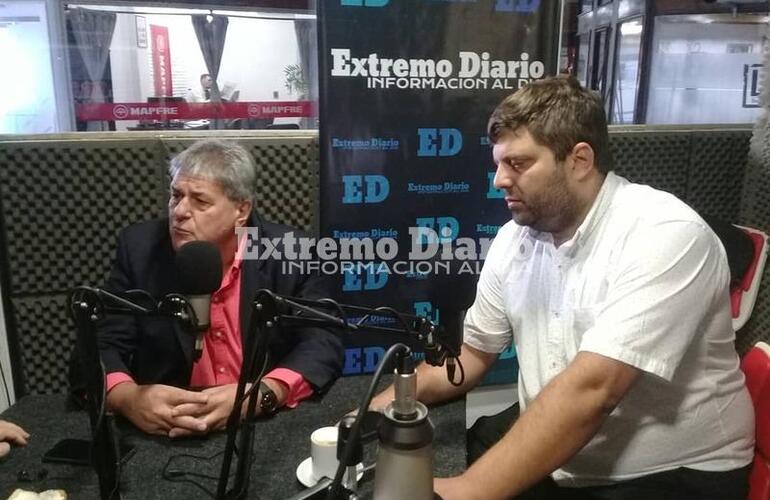 En "Dos y Pico". El legislador visitó además los estudios de Radio Extremo y dialogó con los medios.