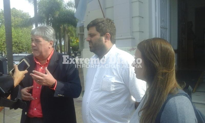 En "Dos y Pico". El legislador visitó además los estudios de Radio Extremo y dialogó con los medios.