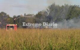 Imagen de Bomberos Voluntarios en importante incendio de pastizales