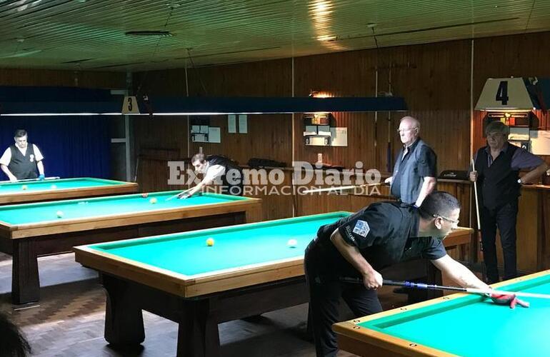 Acci&oacute;n en las mesas. La jornada de viernes arranc&oacute; con partidos en simult&aacute;neo.