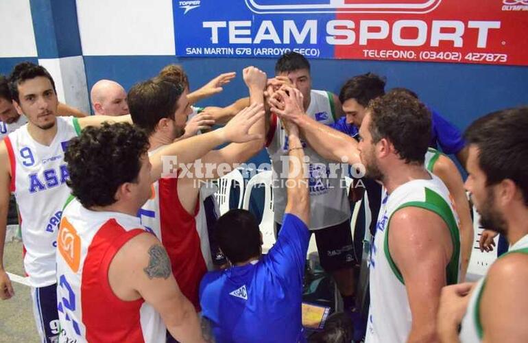 El Azul avanza. Athletic volvió a ganar de local.