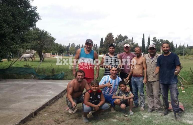 Imagen de Unidos por una buena causa: Grupo de padres construyen salita médica
