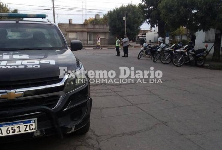 En la esquina de Atlhetic. Así arrancaba el operativo hoy en Garibaldi y Aníbal Maffei.